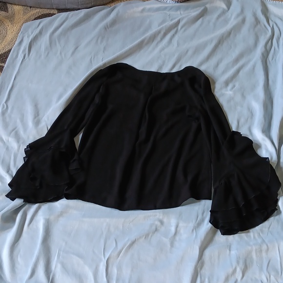 Bobeau small blouse with bell bottom tiered sleeves - Picture 2 of 2